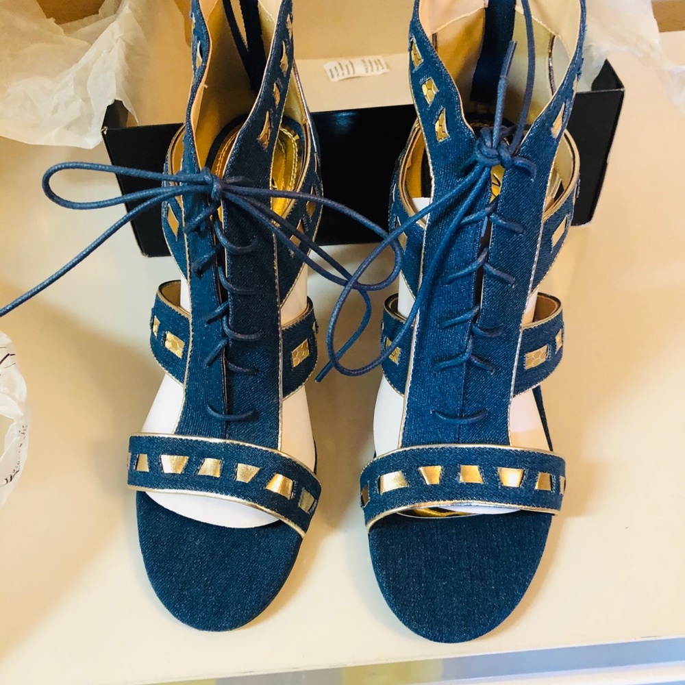 Shoes - Picture 2 of 6